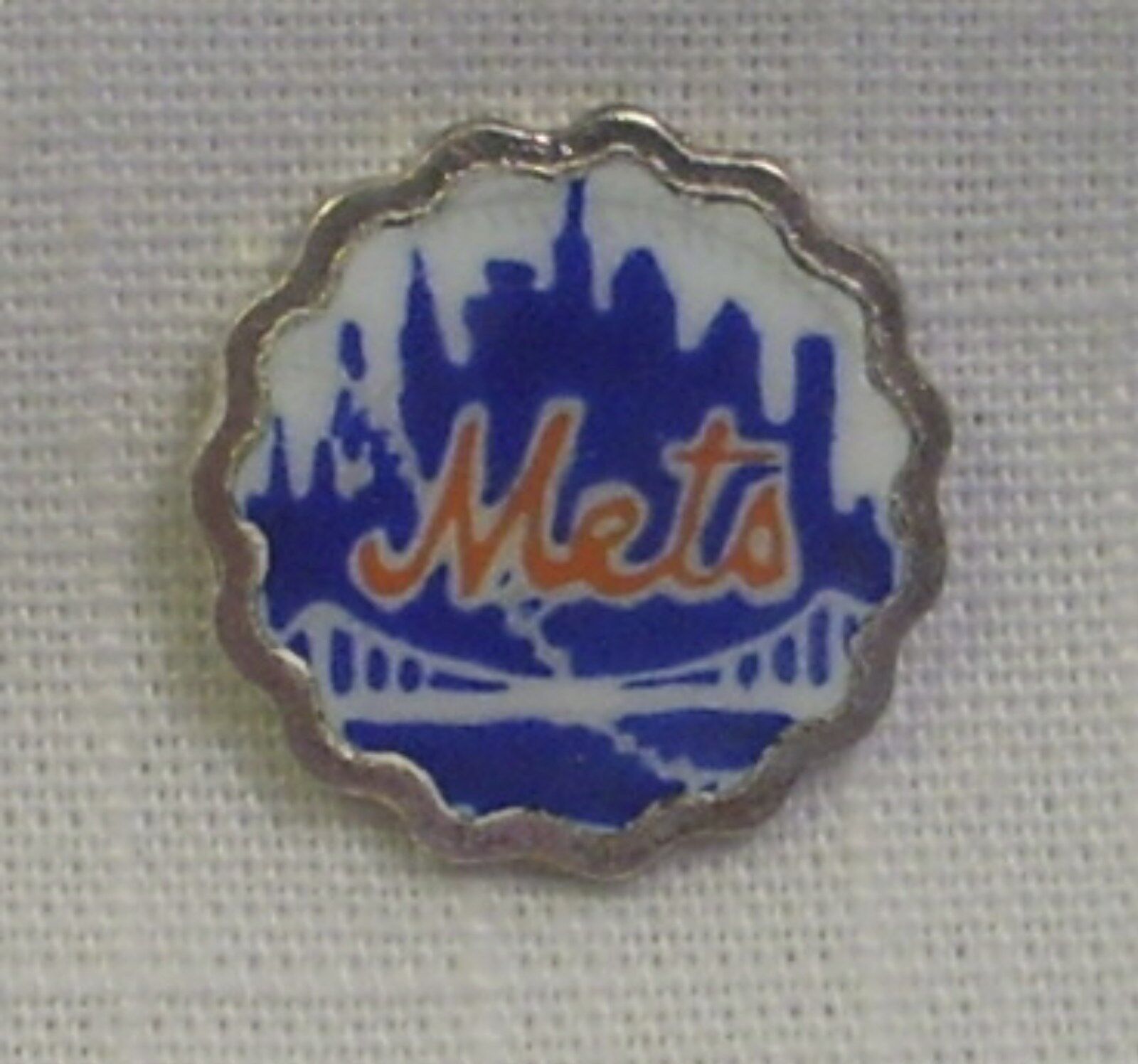 Vintage REU Enamel - New York Mets - Bell Shield/Emblem to Apply - Crafting