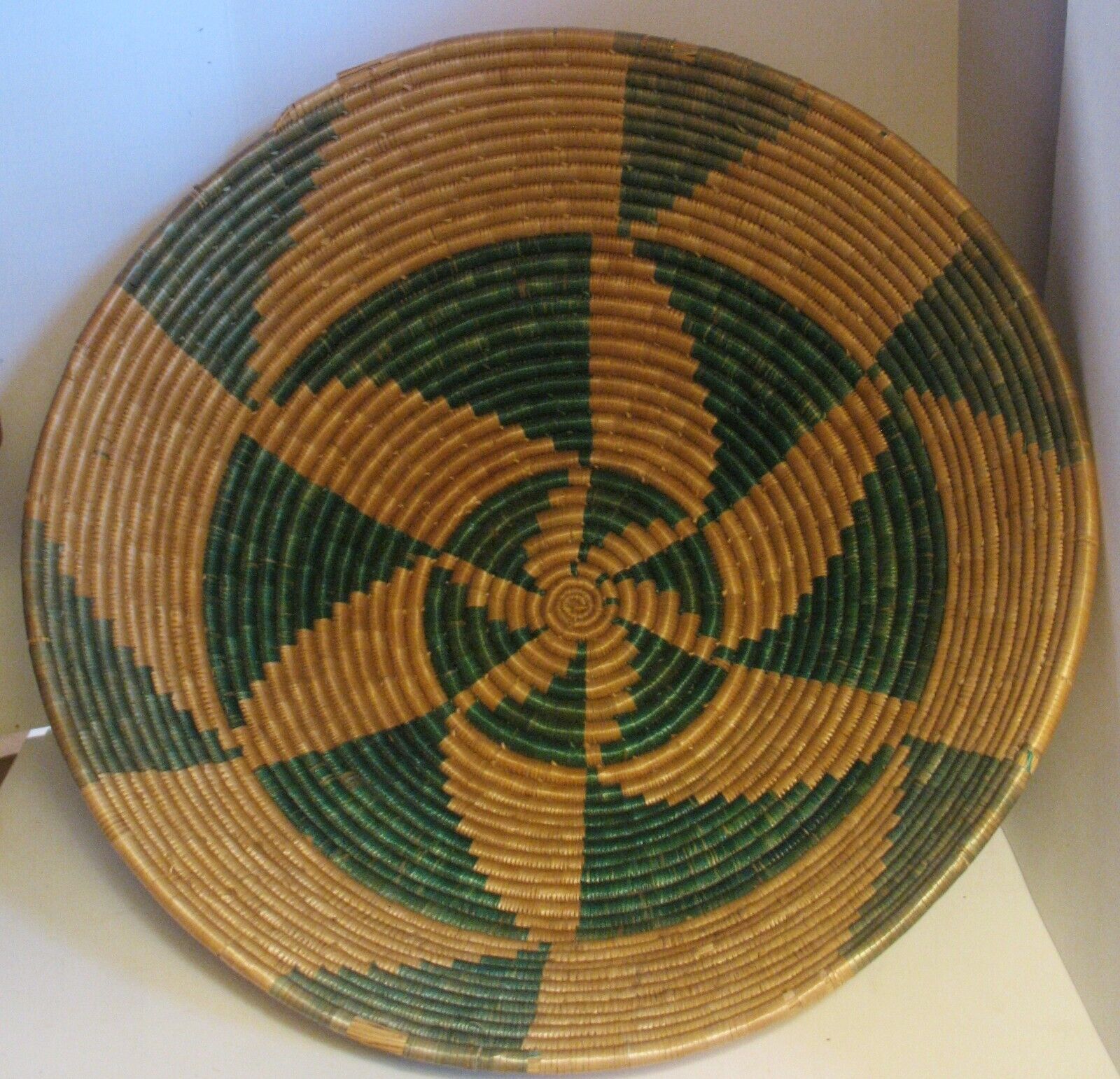 Vtg Large Handmade Southwestern Style Coil Basket/Bowl w Pinwheel Design