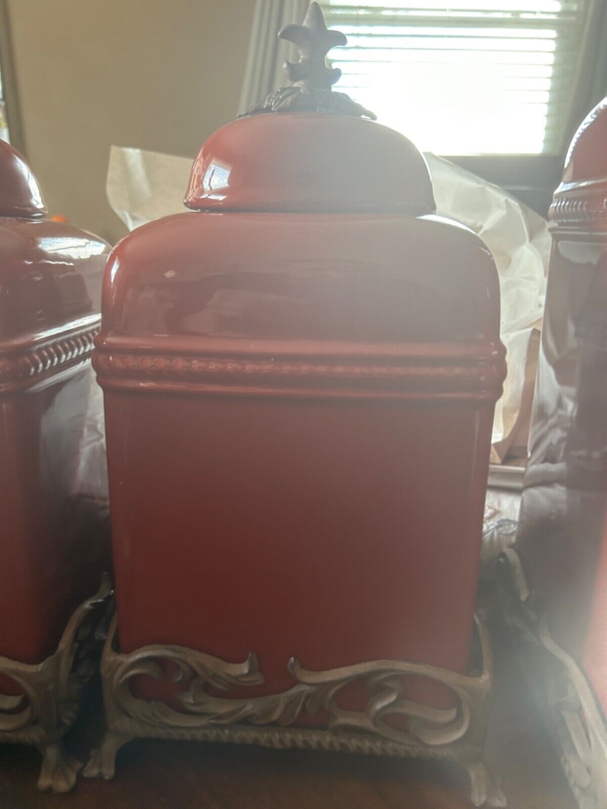 Belaverra burgundy/red canister with Metal Base