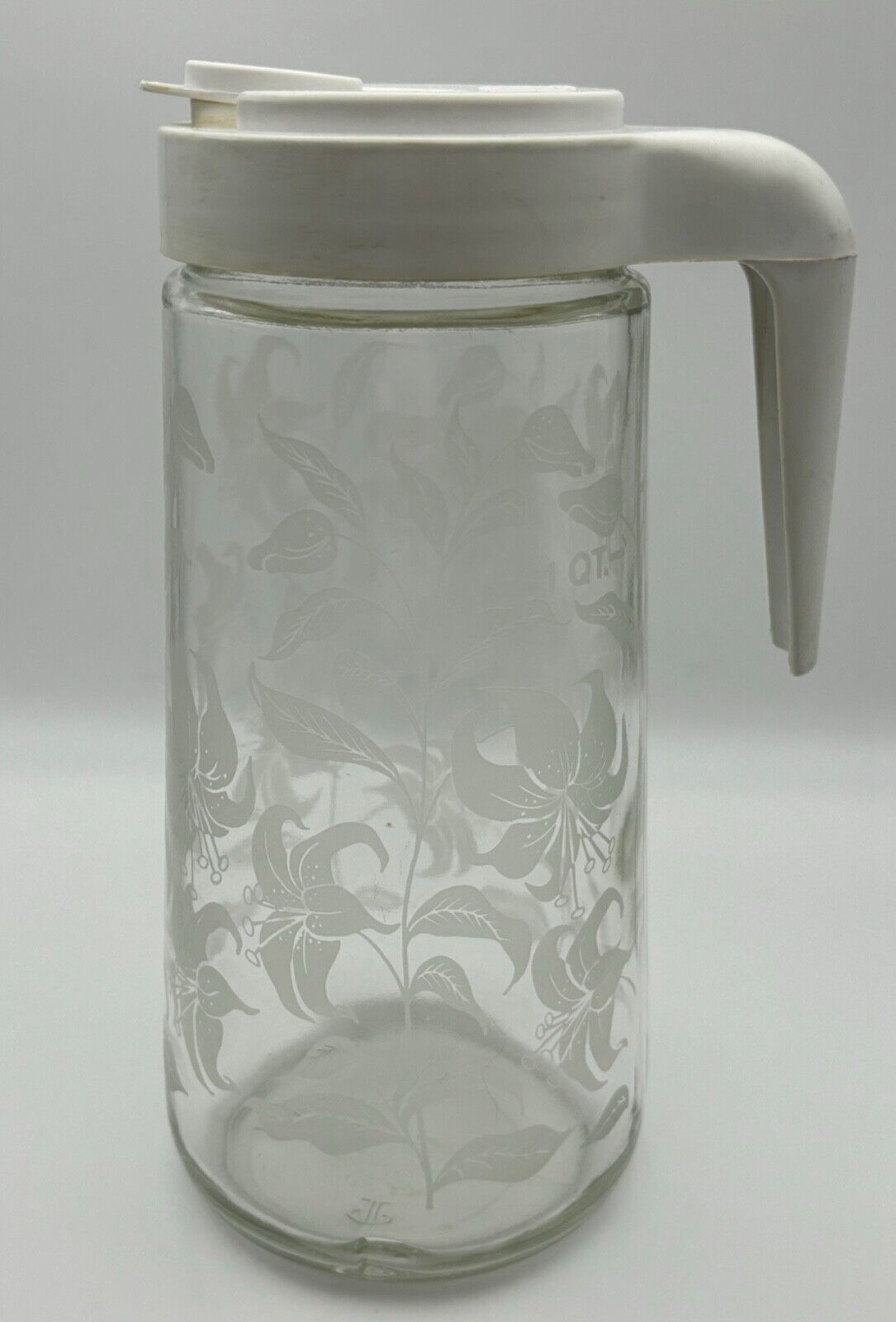 Vintage 1 Quart Tang Glass Pitcher Lid White Lily Etched Carafe 1970s