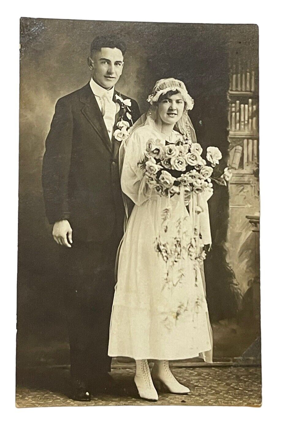 1920s WEDDING COUPLE REAL PHOTO POSTCARD WISCONSIN UNPOSTED BOUQUET ROSES BOOTS