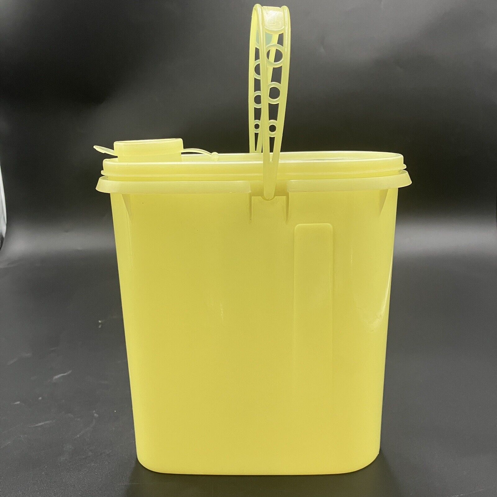 Vintage 1970’s Tupperware Yellow Juice Container + Lid & Handle 587-7