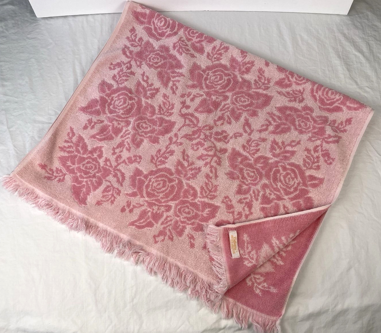 Vintage Callaway Floral Cut Away Pink Bath Towel 60s 70s Made in USA