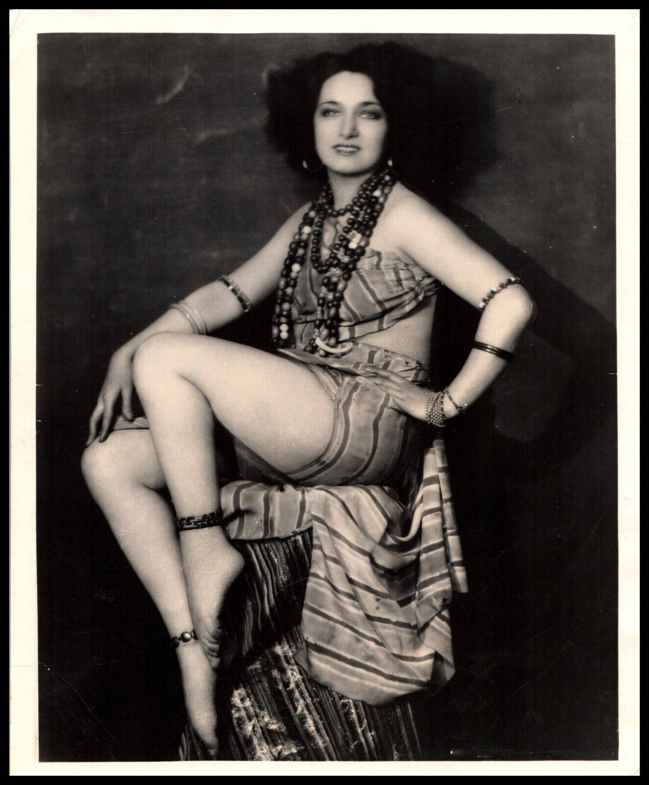 Hollywood Beauty BETTY PIERCE PORTRAIT SEXY LEGS CHEESECAKE 1920s ORIG Photo 654