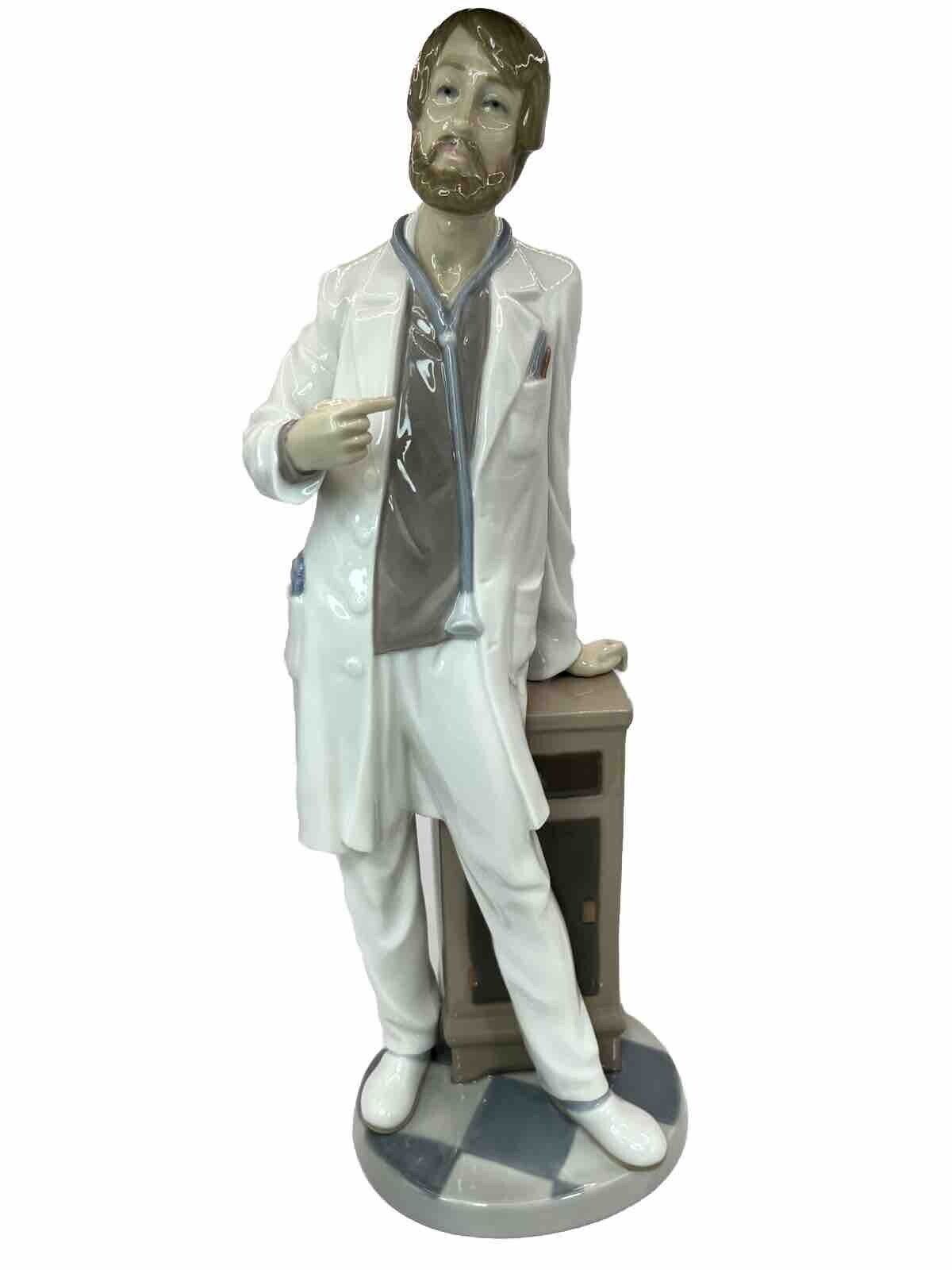 Rare Vtg 1992 Lladro Bearded Male Physician Figurine 5948 Retired Mint Condition