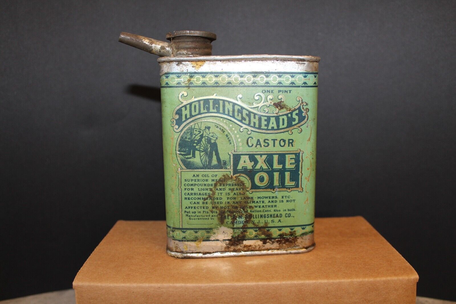 RARE ANTIQUE 1900'S HOLLINGSHEAD'S AXLE OIL TIN CAMDEN N.J.