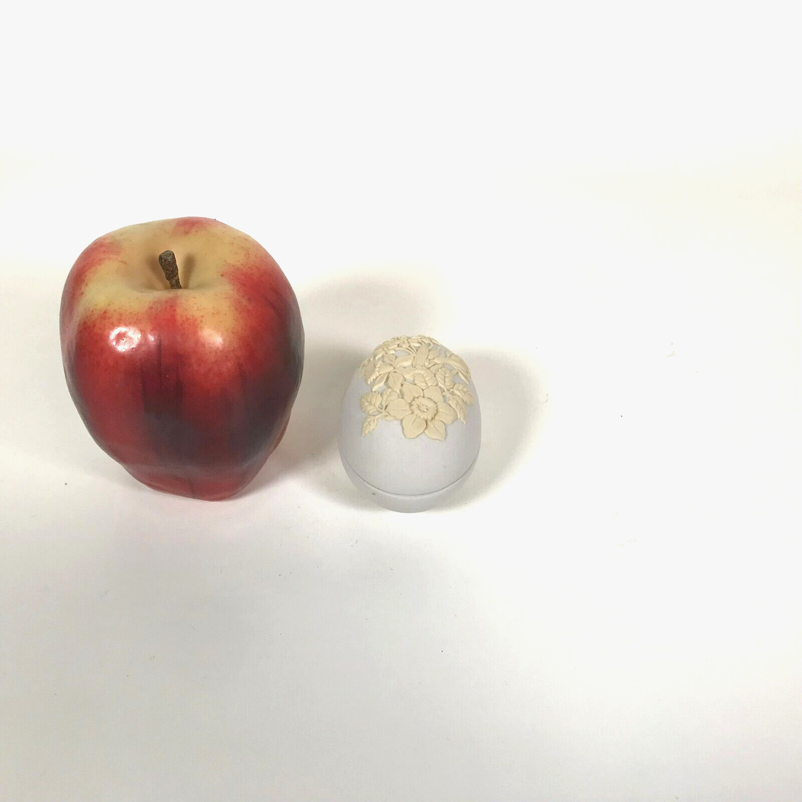Rare Wedgwood Reverse White Jasperware Egg Shaped Box W/ Applied Primrose Decora