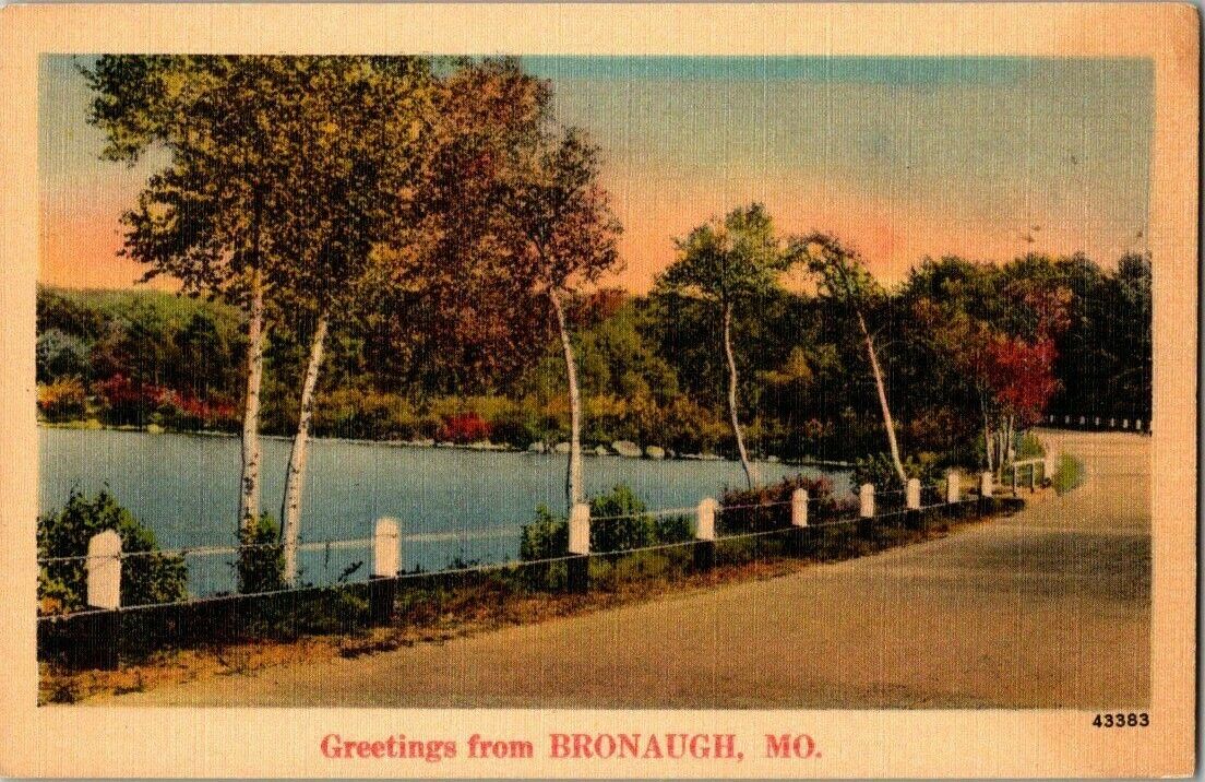 1930\'S LINEN. GREETINGS FROM BRONAUGH, MO. POSTCARD SC7