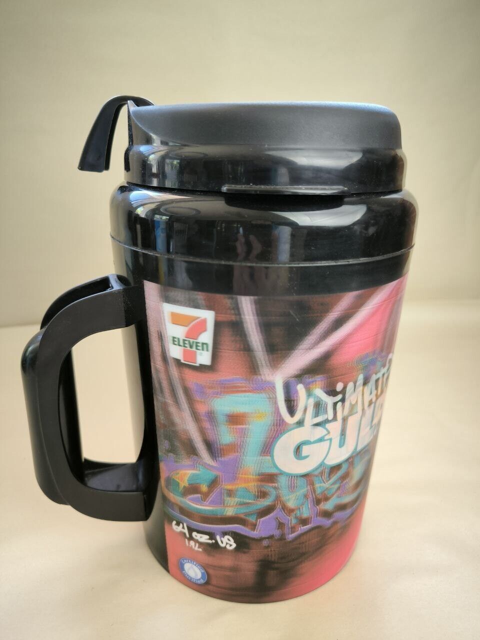 ULTIMATE GULP  Large 64 OZ Travel Mug Graffiti W Lid Fish 7-Eleven Cup Brand New