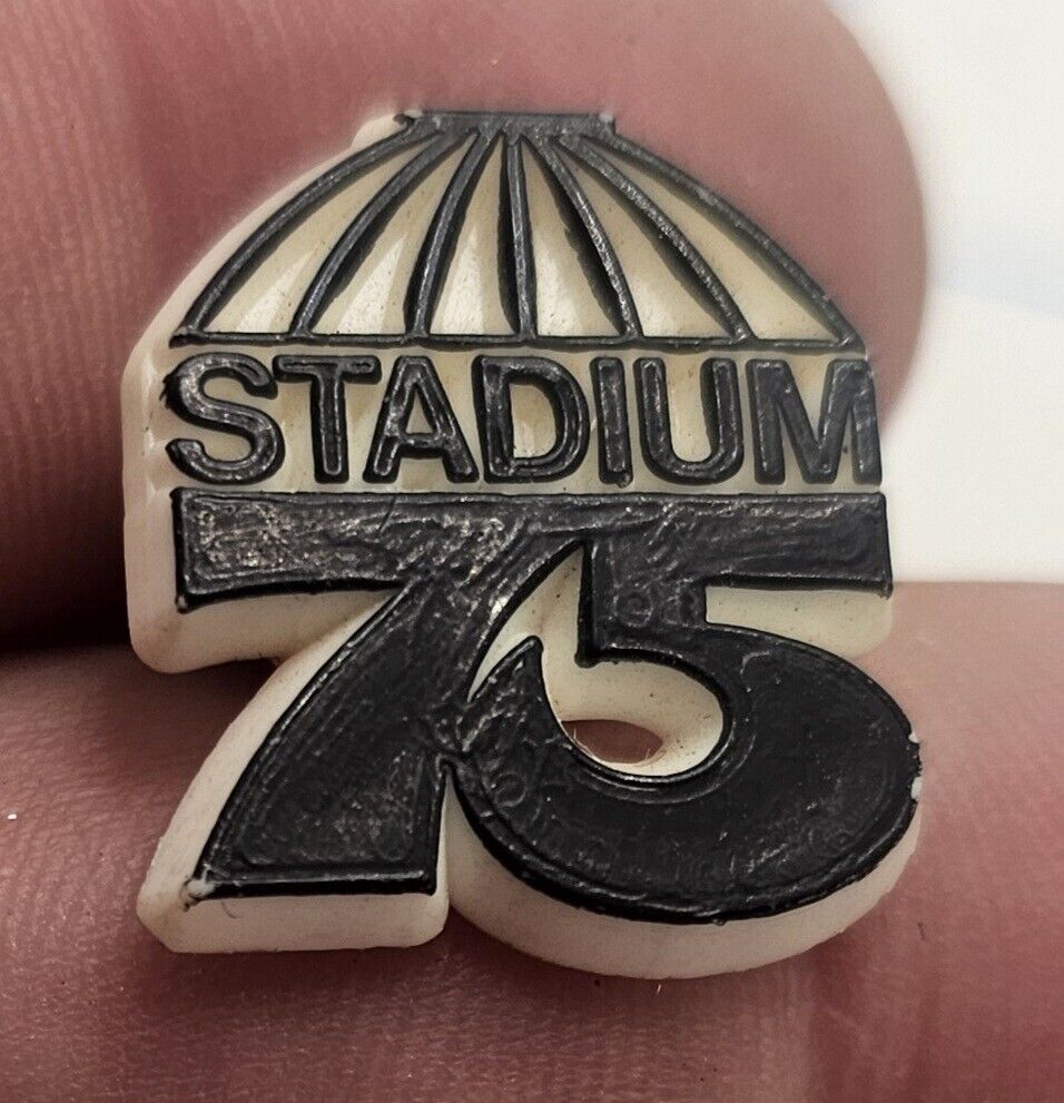 VTG 1975 Stadium Seattle Kingdome Plastic Pin & Back Mariners Seahawks 