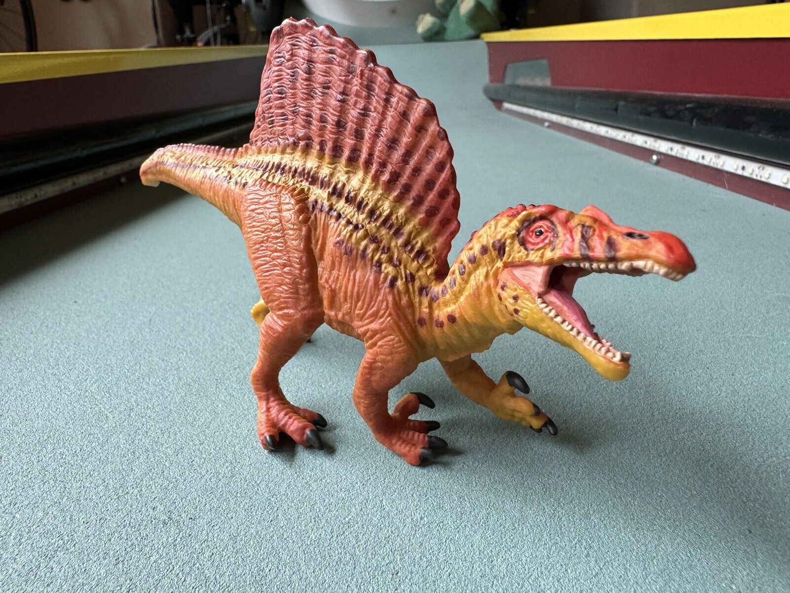 Safari Ltd SPINOSAURUS 2001 Dinosaur Prehistoric Jurassic Figure Toy Figurine
