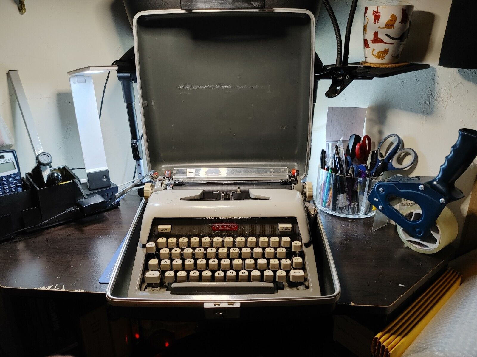 1959 Royal Futura 800 Manuel Typewriter w/ Case See Description Tested & Working