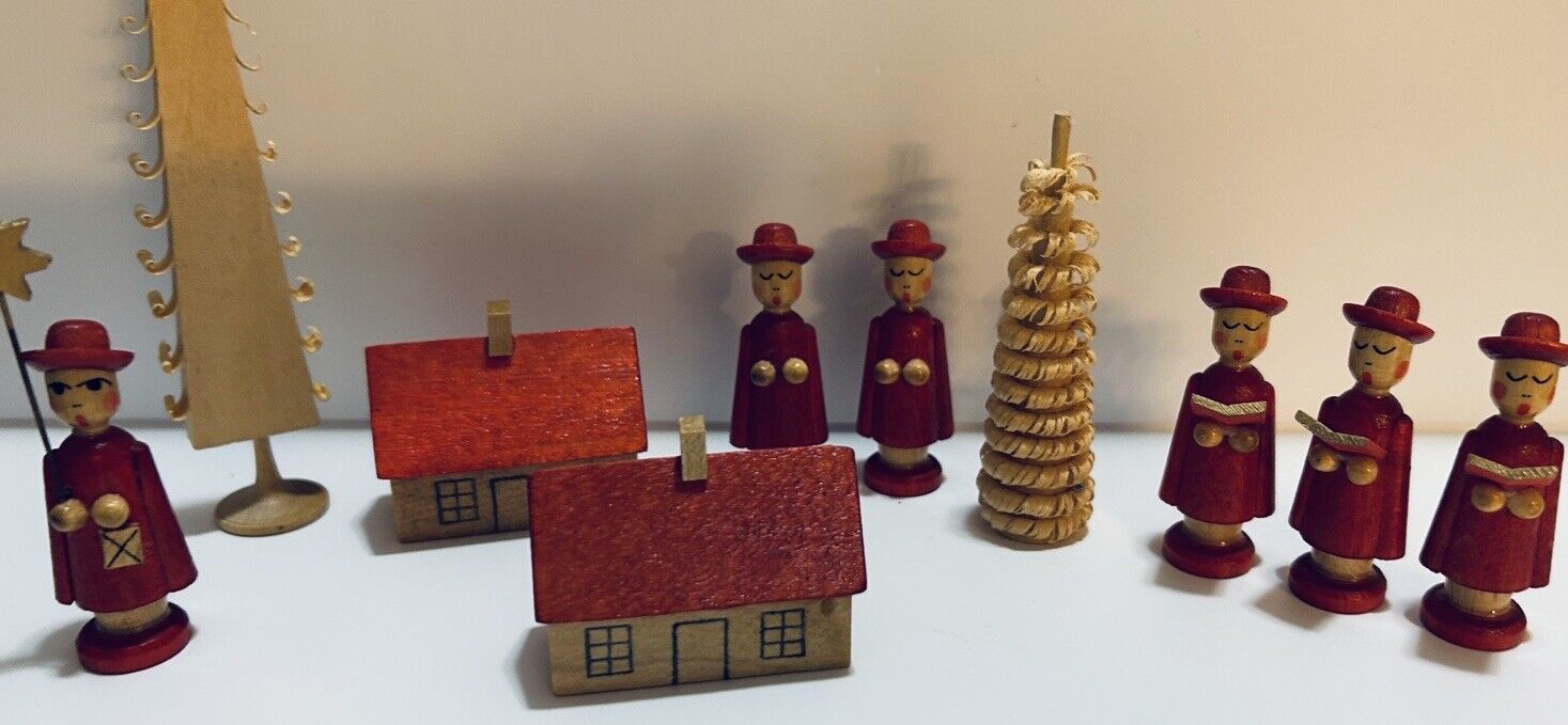 Vtg Lot Erzgebirge Wood Choir House Tree Folk Art Christmas Germany Red Figures