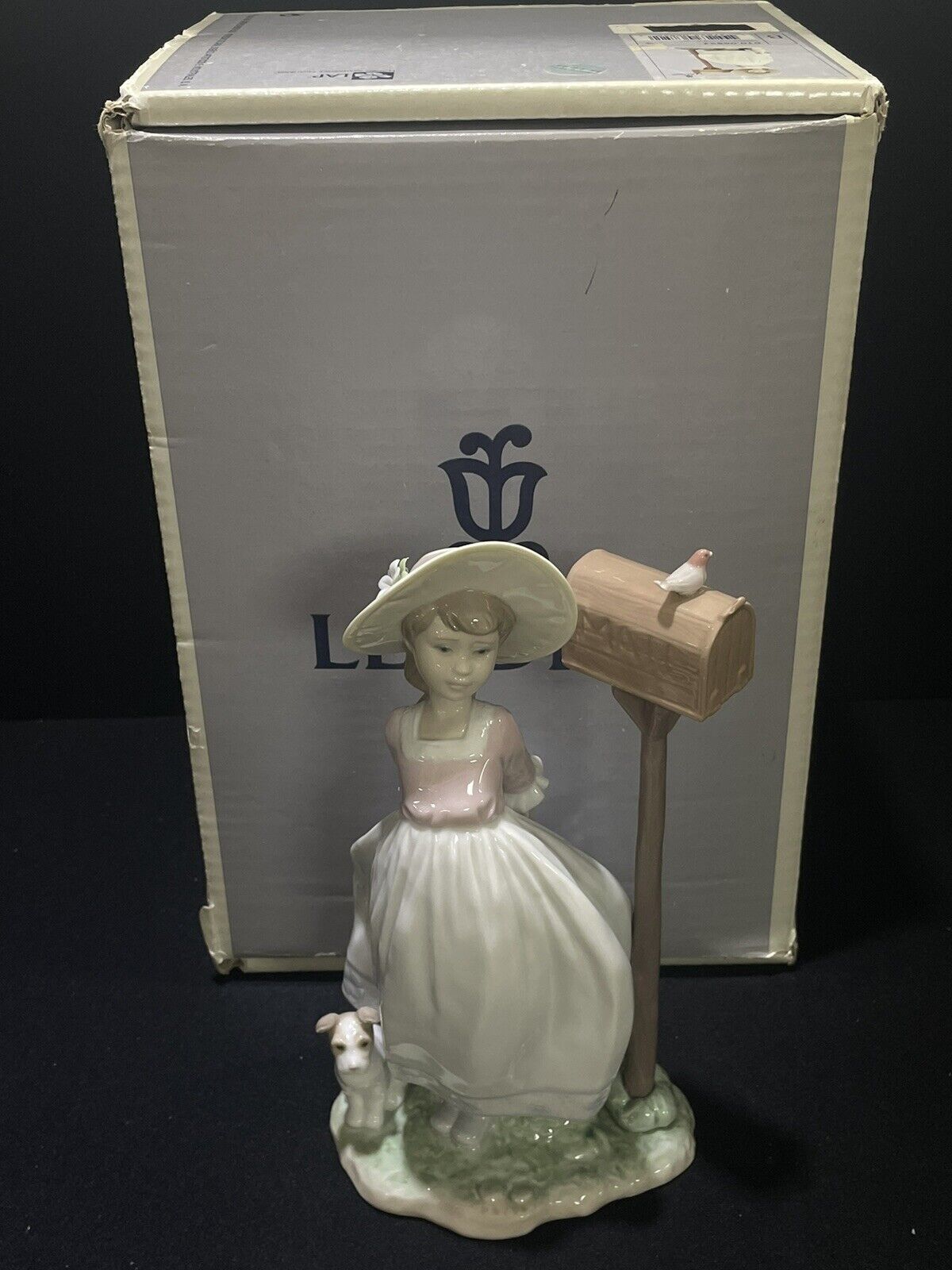 Lladro 6852 Waiting for your Letter Porcelain Figurine w/ Box