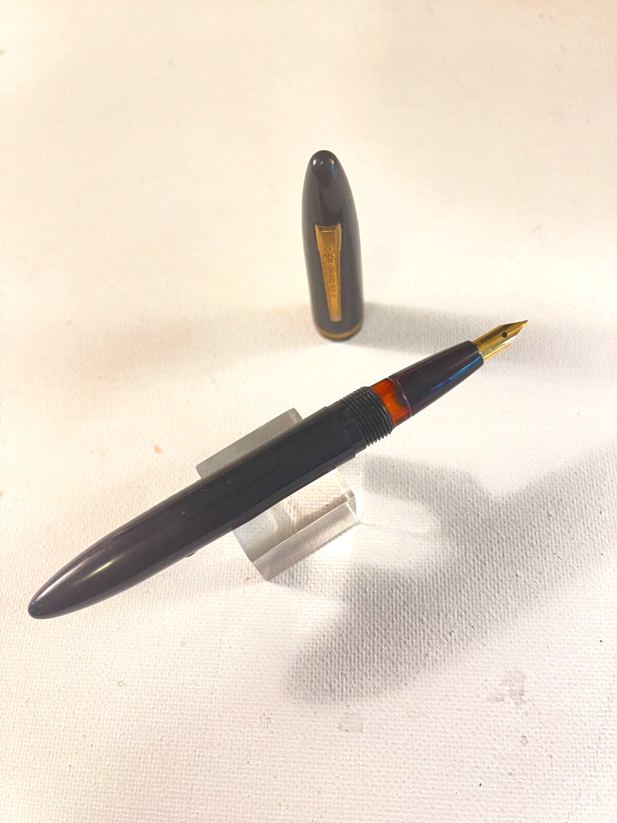 1940s Black Inkograph Fountain Pen Gold Medium Nib. Gold trim.  Guaranteed
