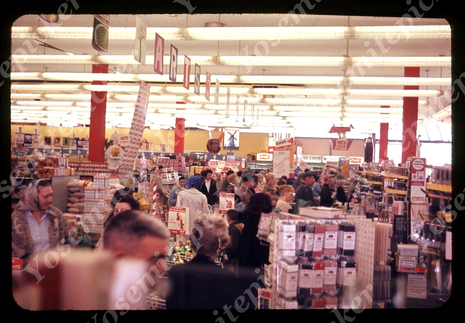 sl73  Original slide 1964 inside supermarket customers 488a