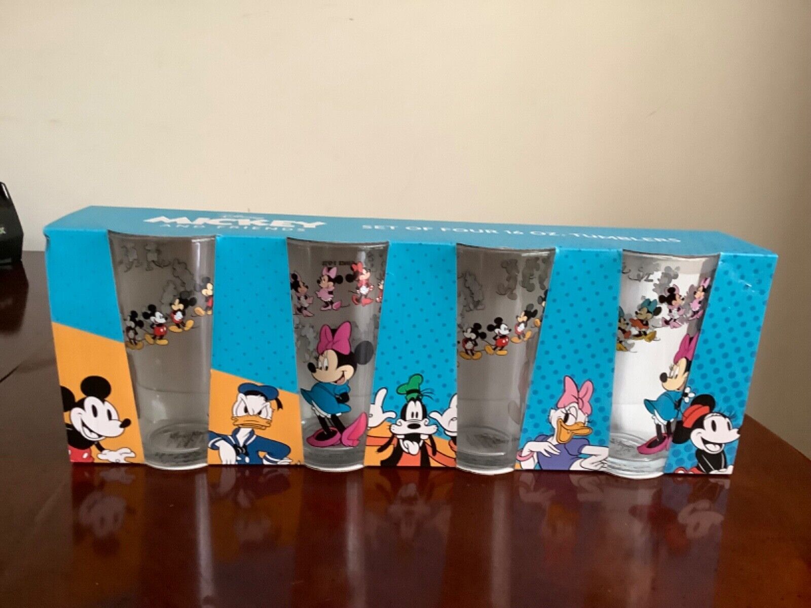 Disney Mickey And Friends Set of Four Glass Tumblers 16oz NIB