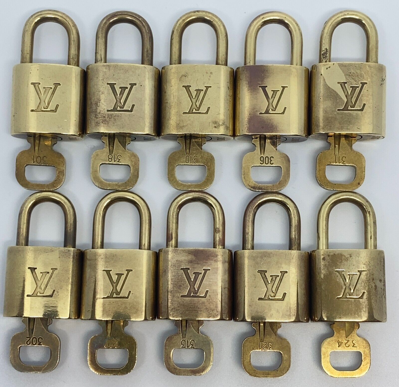 Authentic Louis Vuitton padlock  10 pcs with  one   key   AB1140
