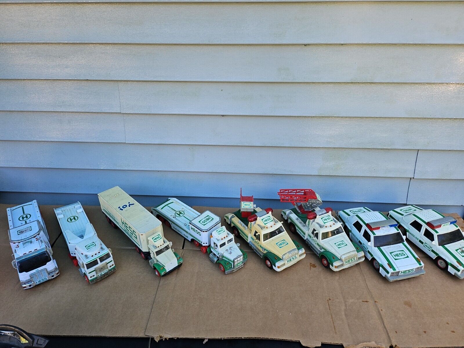 Lot Of 8 Large Hess Toy Truck From The 1990s For Parts, Untested Trl7#52