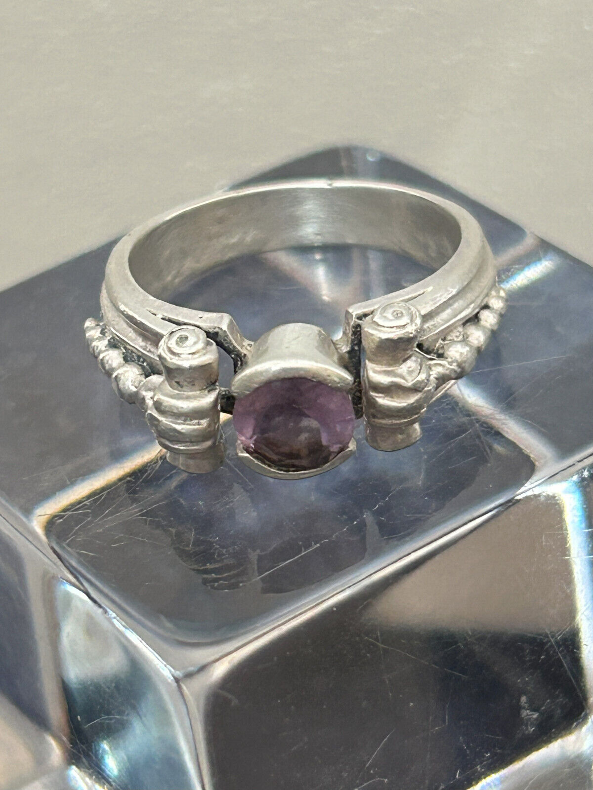 STERLING SILVER AND AMETHYST RING SIZE 7.5