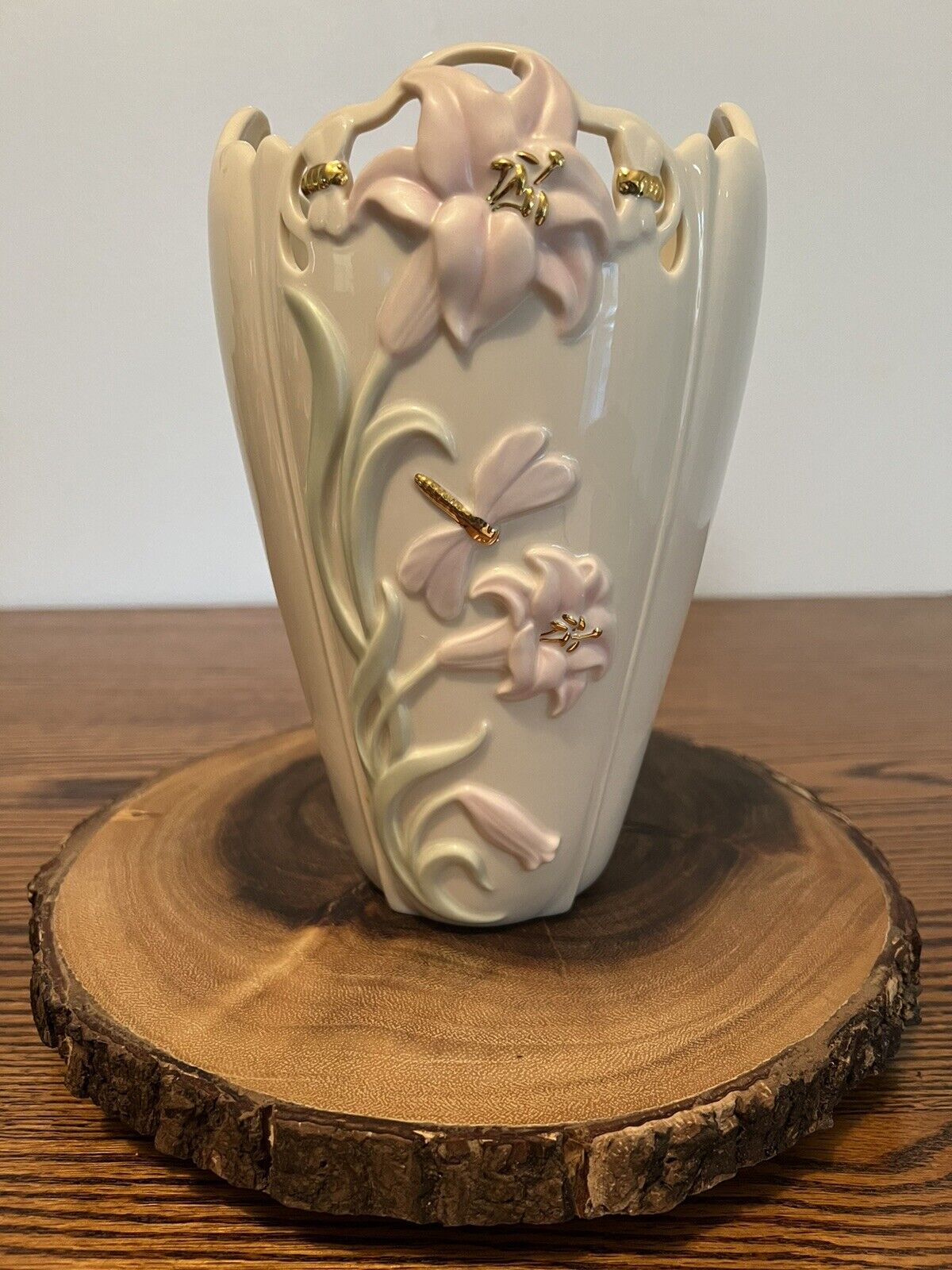 Lenox Ivory Lily Of The Valley Dragonfly Vase 24Kt Gold Accent Flowers 9”H