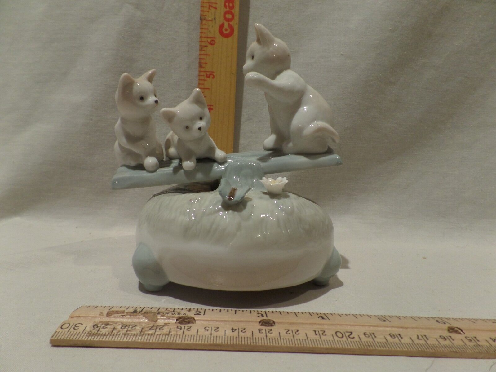 CAT MUSIC BOX-CATS ON A TEETER-TOTTER MOVING MUSIC BOX *MAMA CAT & 2 KITTENS*