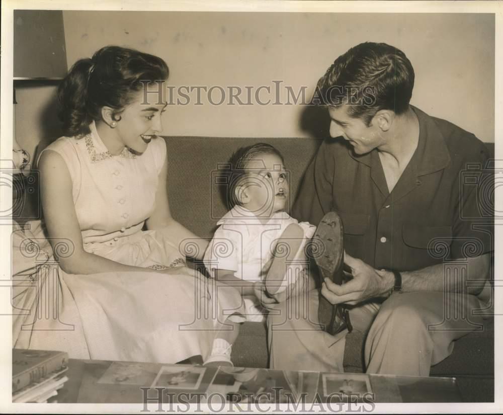 1959 Press Photo Sportsman Dean Smith poses with family. - hps14133