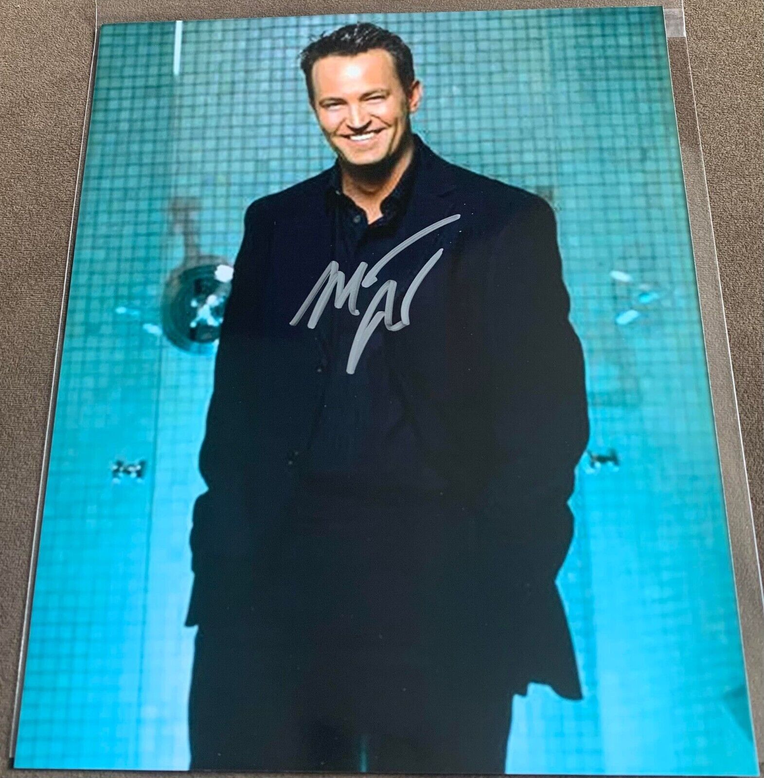 Matthew Perry autographed photo, 8x10 with COA, Friends, Chandler Bing