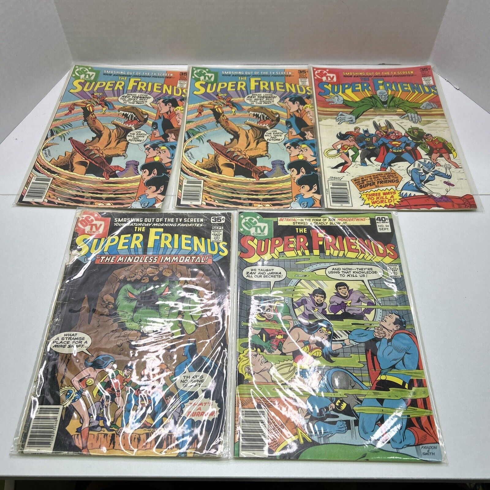 Super Friends Lot Of 5 Issues DC Comics Issue 8, 8, 9, 13, And 24 SEE PHOTOS