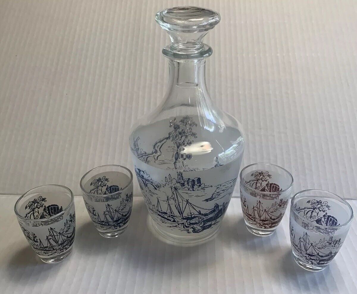 Verrerie Cristallerie D’Arques Small Decanter With Shot Glasses