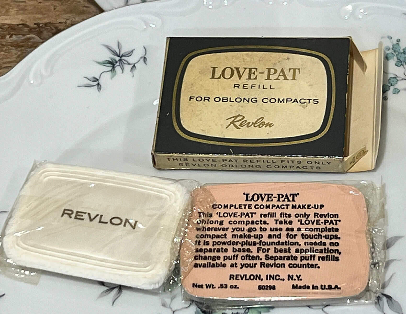 VINTAGE REVLON LOVE PAT REFILL FOR OBLONG  COMPACT NEW CREAMY IVORY