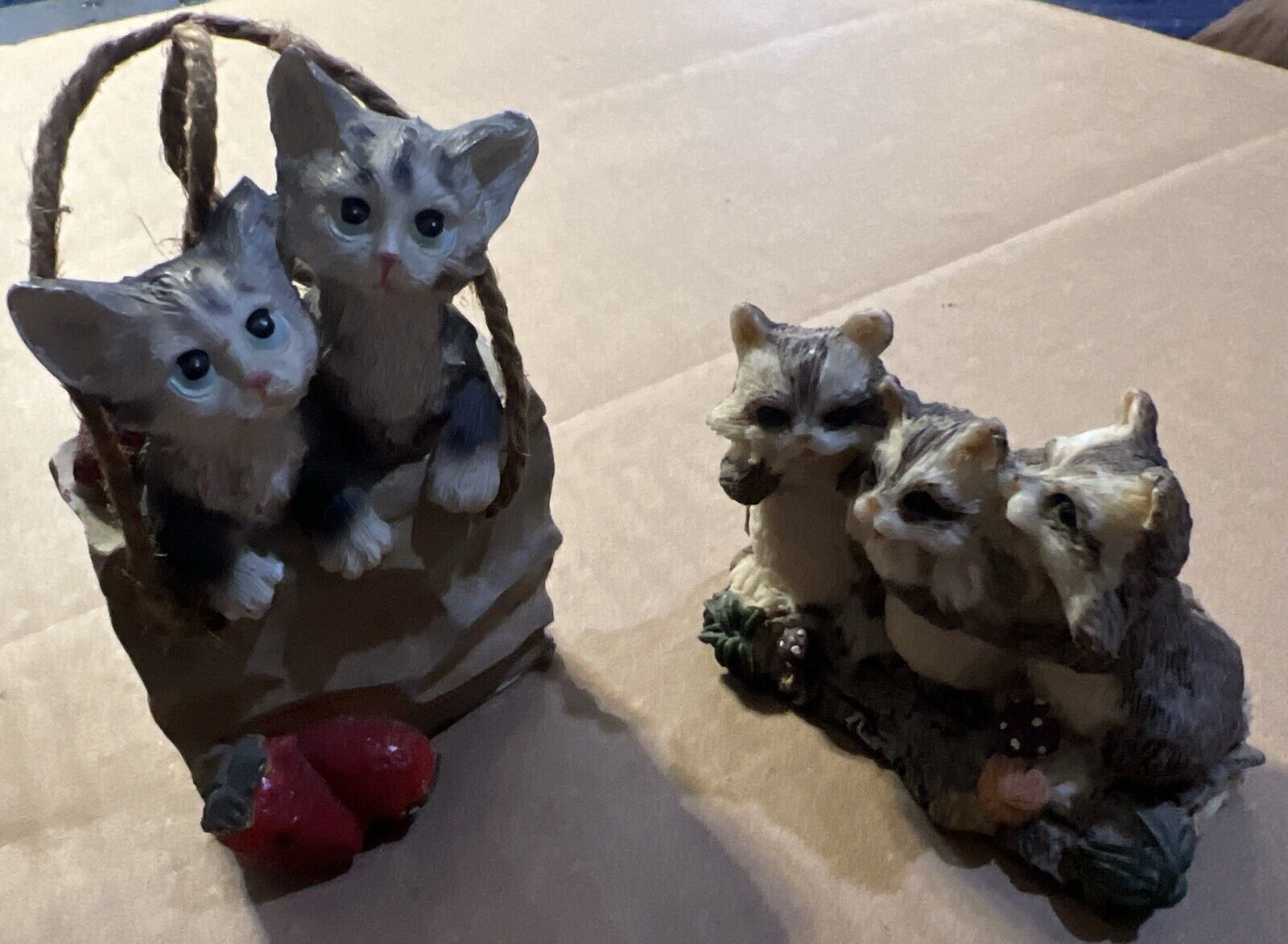 Lot of (2) Vintage  Chipmunk Squirrels & Kitties In A Bag Figurines ￼