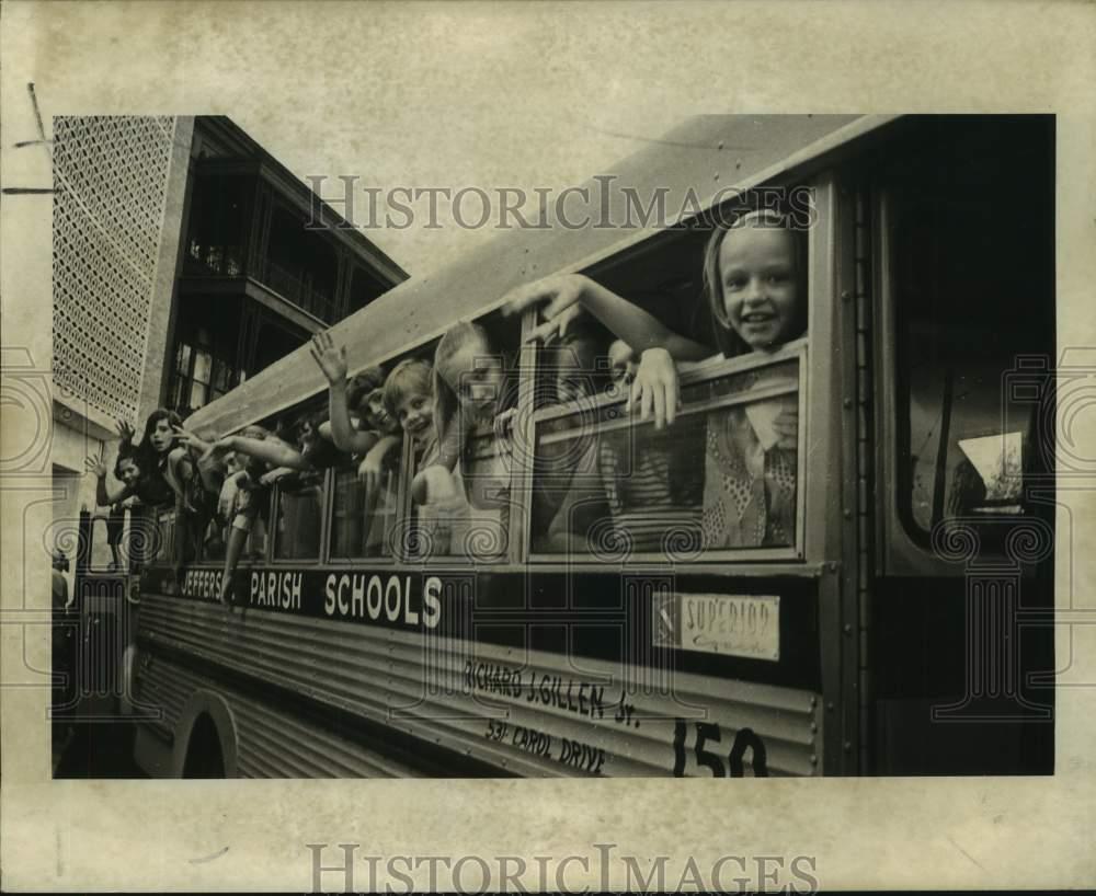 1970 Press Photo New Orleans Girls Depart For Kiwanis Club Summer Camp