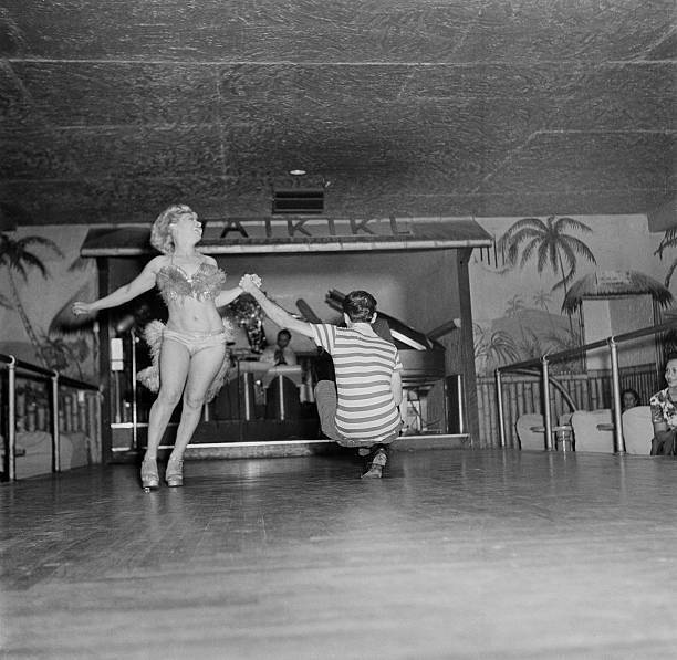 Dancers At The Waikiki Cabaret Club 1949 Tijuana Mexico OLD PHOTO 3