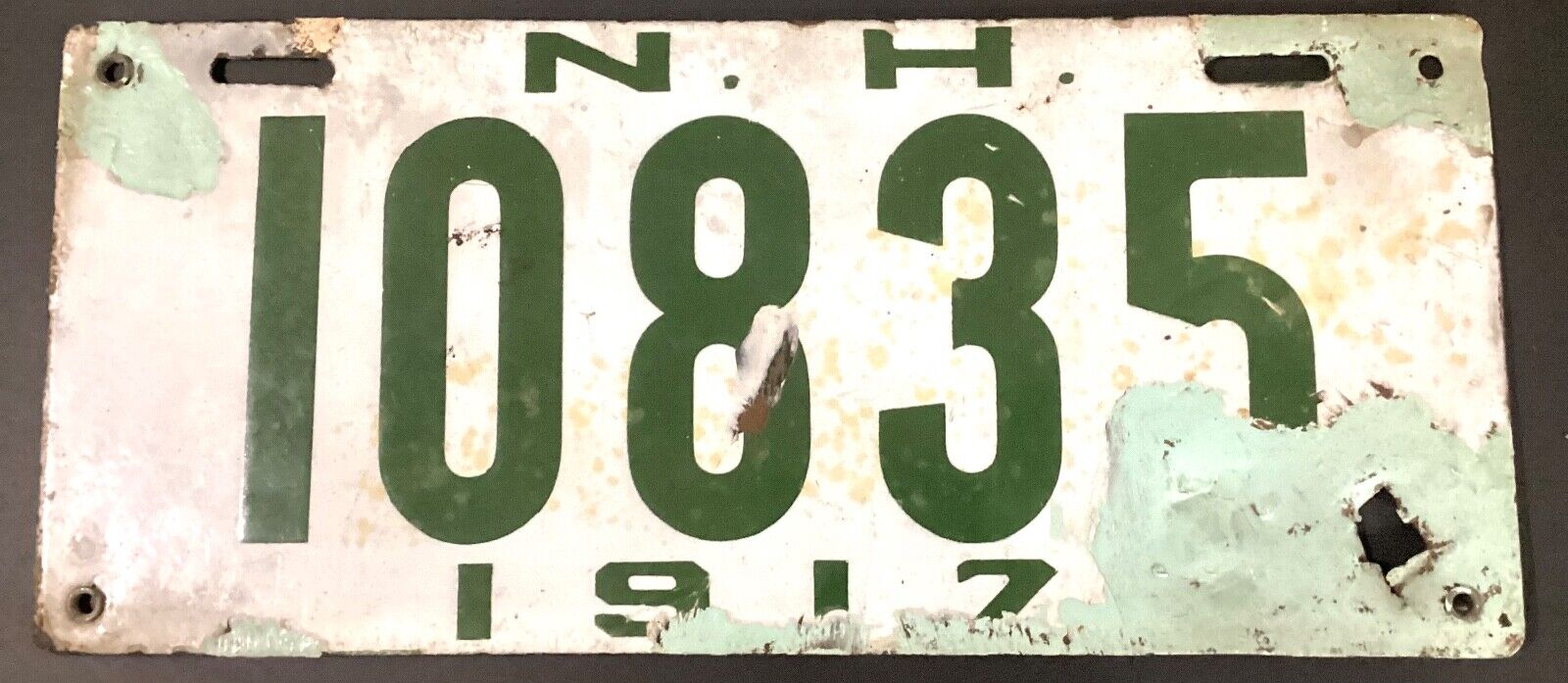 1917 New Hampshire porcelain license plate 10835