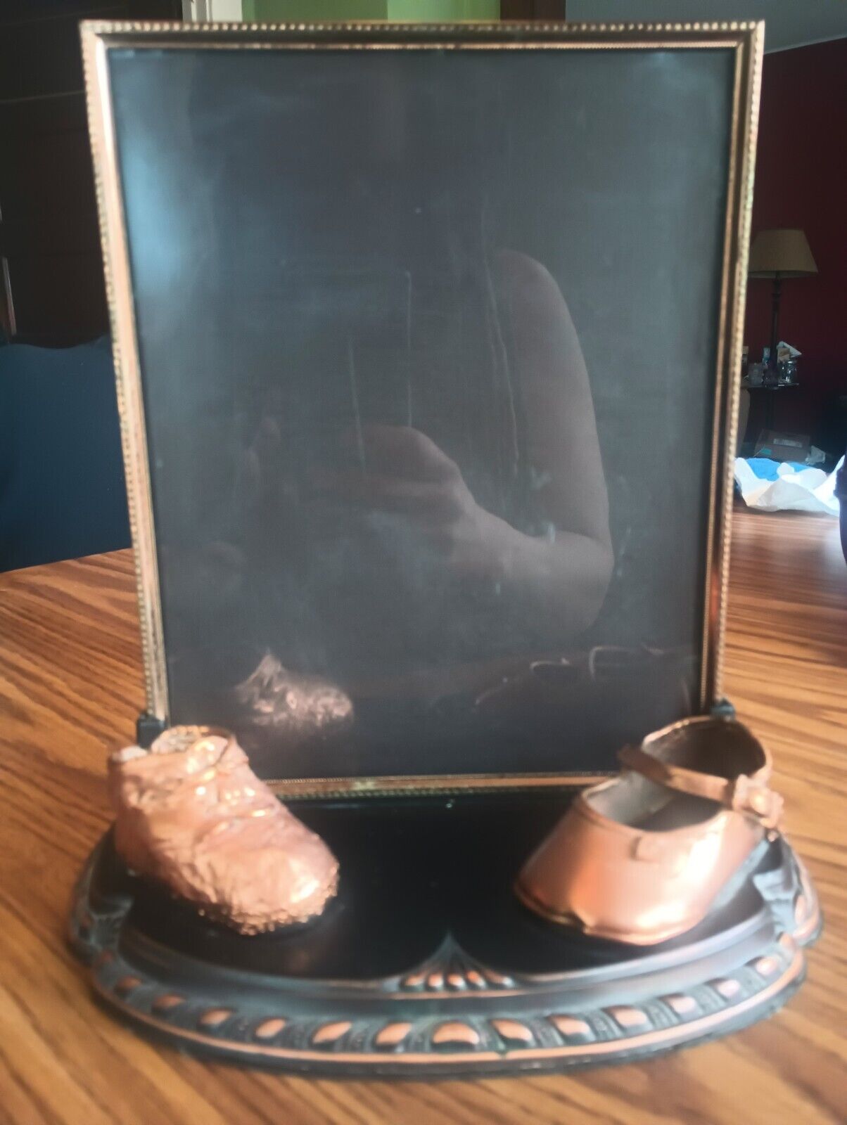 Antique Bronze Metal Baby Shoes Picture Photo Frame  Desk Tray Holder Vintage