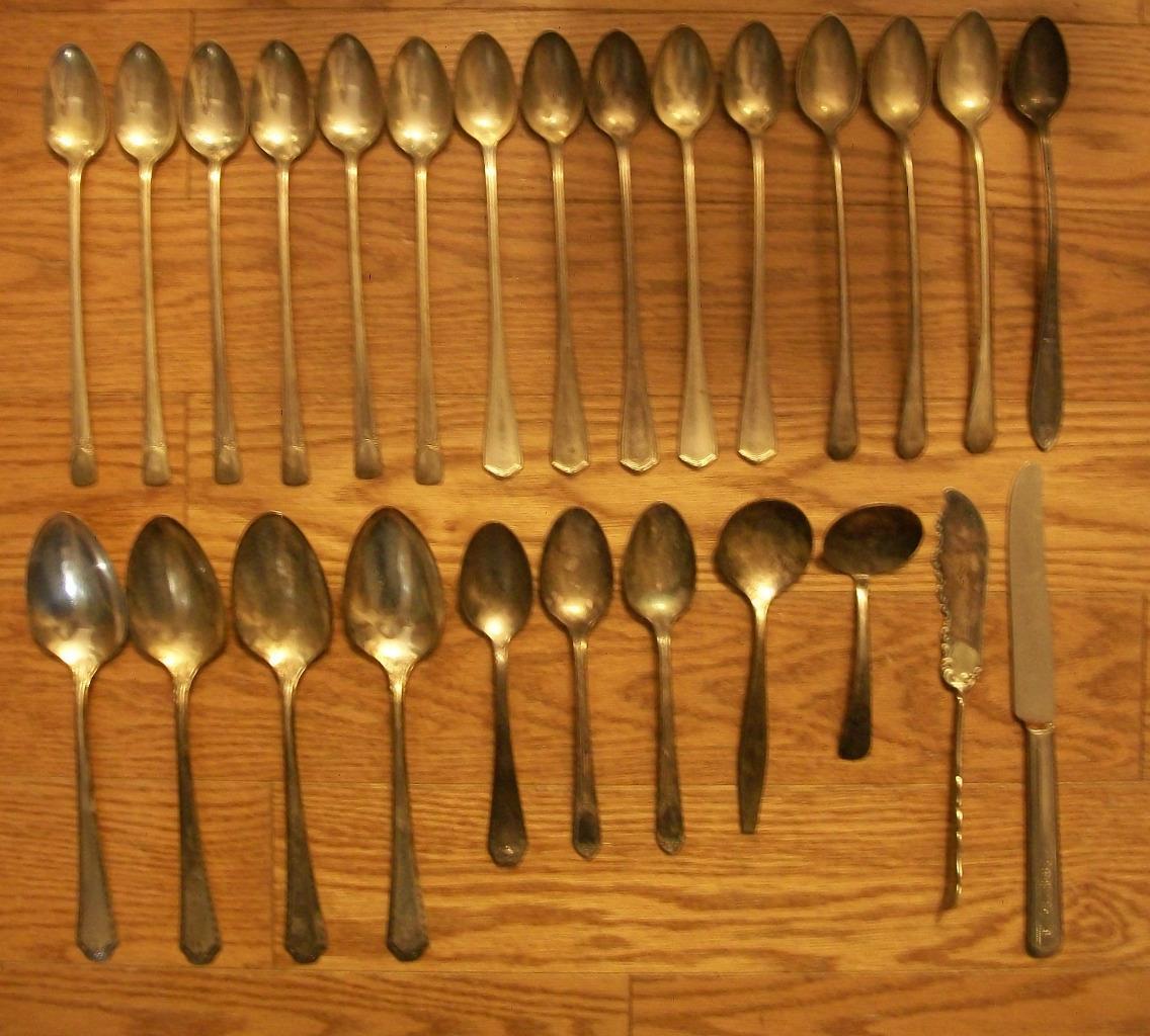 26 PIECE LOT of VINTAGE SILVER PLATE FLATWARE - Mixed patterns - Spoons