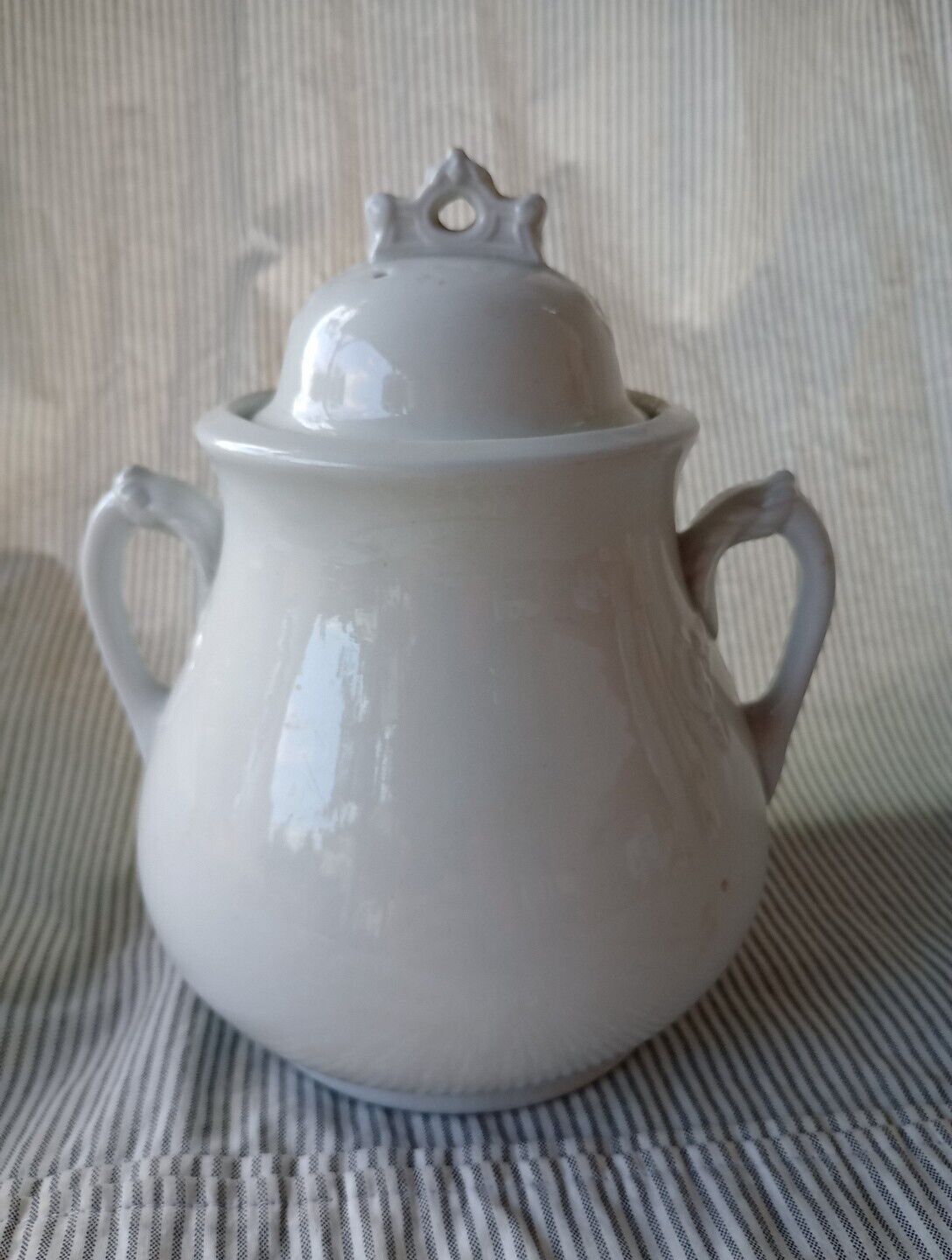 J & G Meakin Hanley England Antique White & Gold  China Sugar Bowl W/Lid