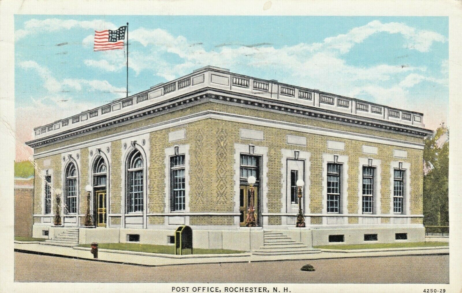 Vintage Postcard  NEW HAMPSHIRE  POST OFFICE, ROCHESTER  POSTED  1920