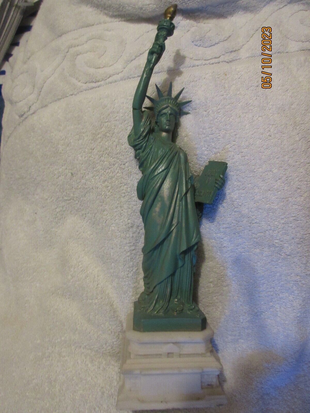 Statue of Liberty Colbar ART ARTIST SIGNED Wang Ji Da 14.75 statue Made in USA
