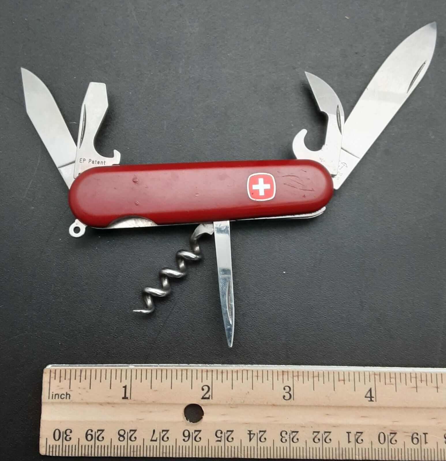 Red WENGER Adirondack Swiss Army Knife w/Corkscrew & Bottle opener