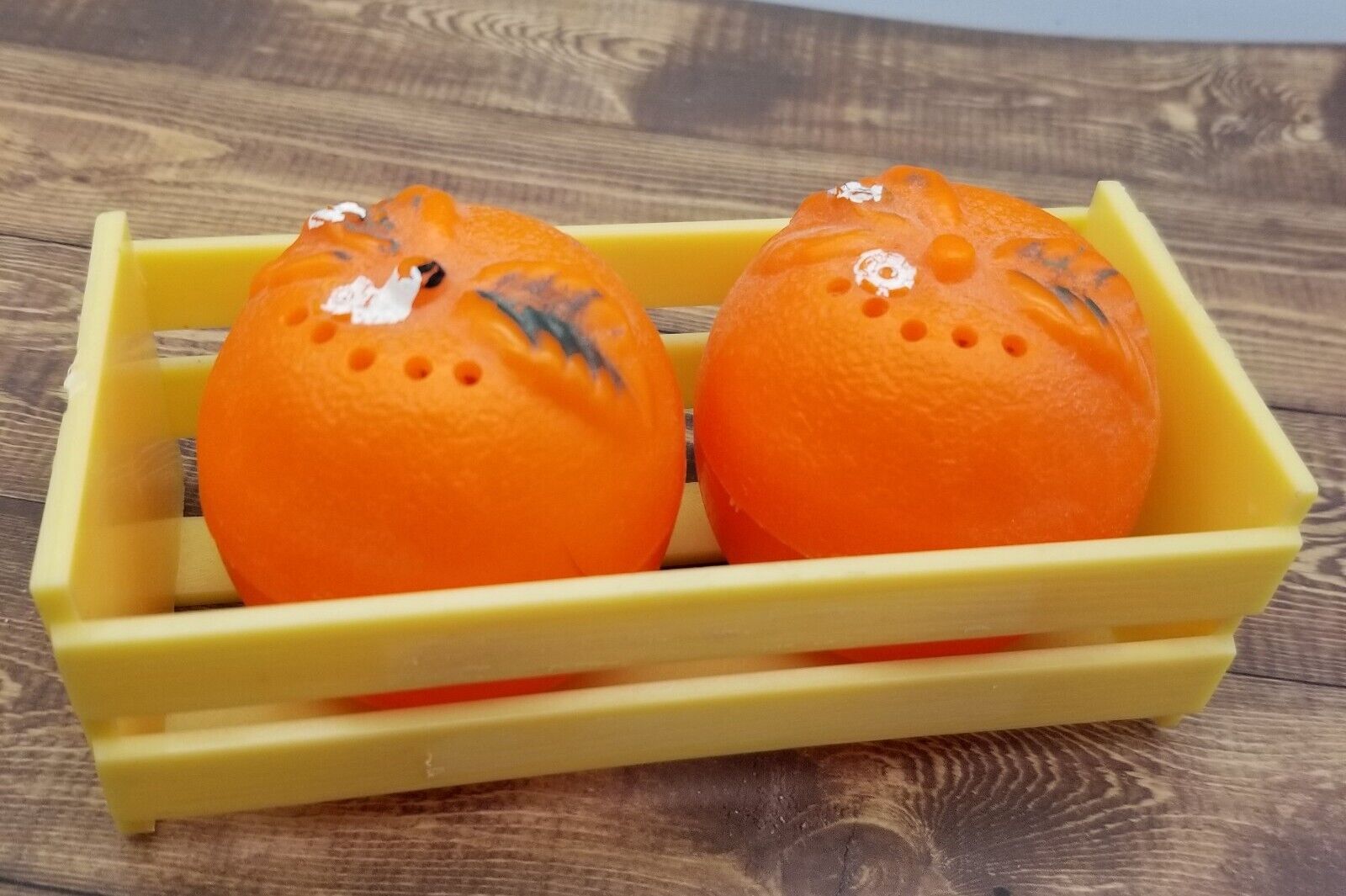 Florida Oranges In Crate Plastic Salt & Pepper Shakers Hong Kong Vtg 70s