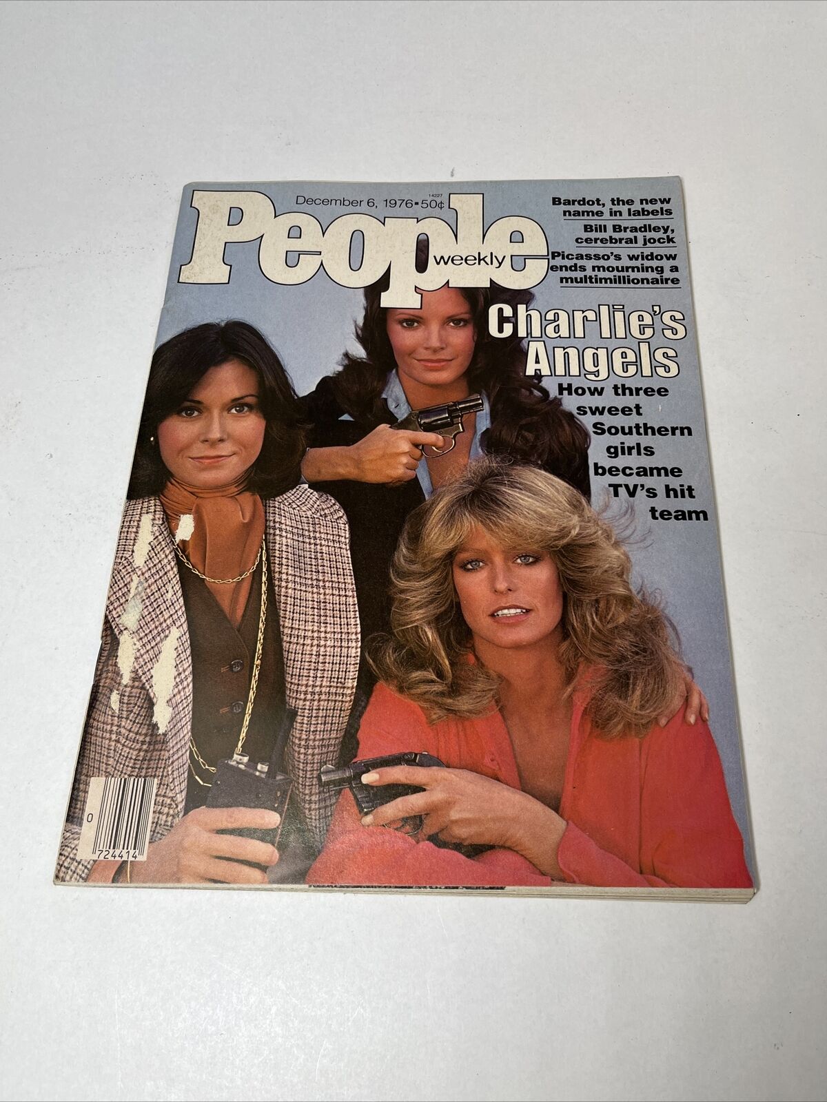 DEC 6 1976 - PEOPLE magazine (NO LABEL) - CHARLIES ANGELS - FARRAH FAWCETT