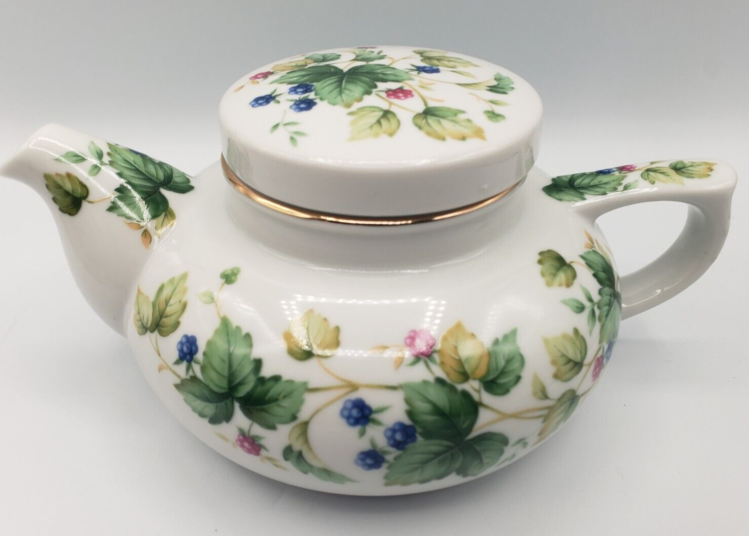 Andrea by Sadek Vineyard Porcelain Teapot 16 Ounces Leaves & Berries