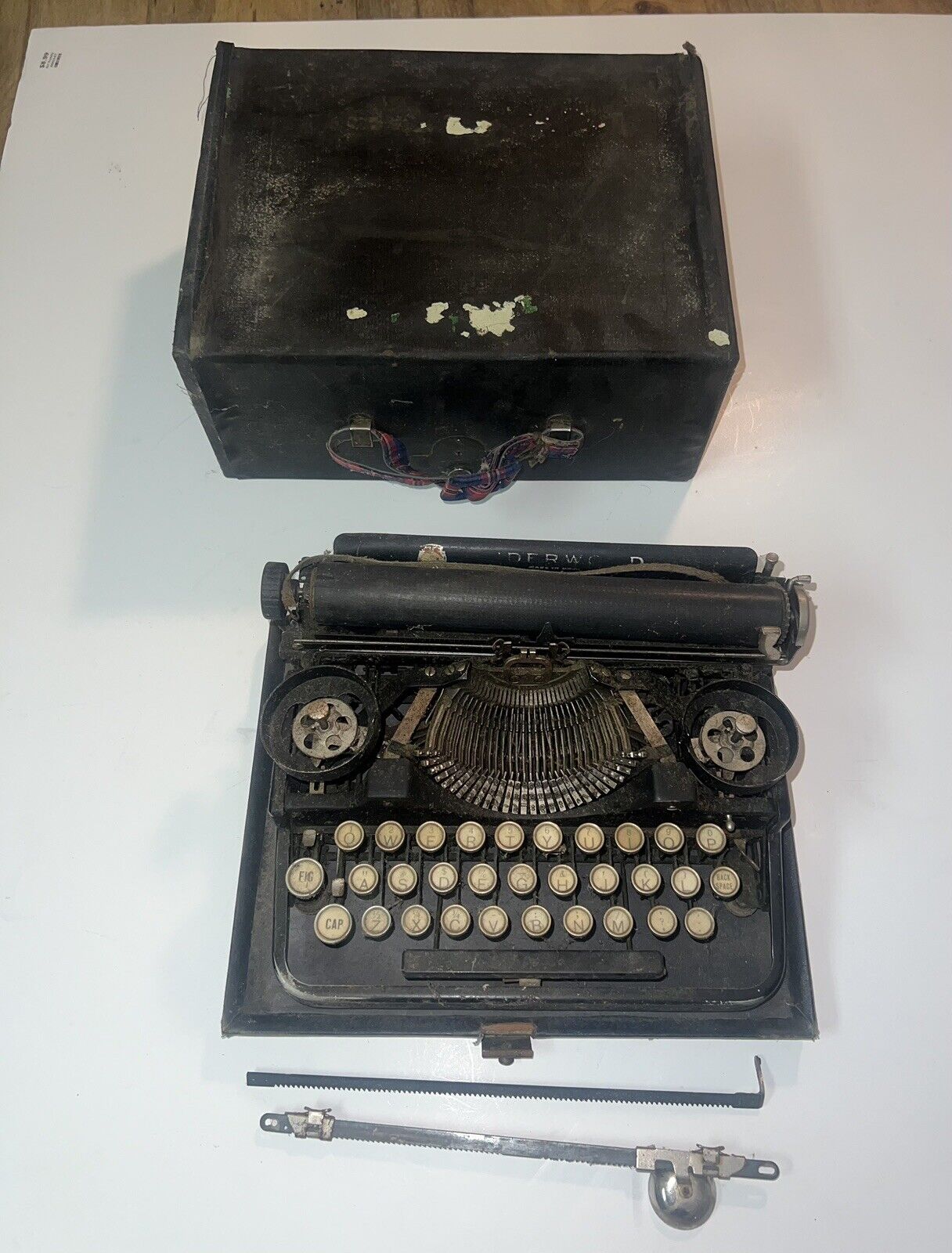 Vintage Underwood Standard Portable 4 Bank Typewriter with Case - Parts / Repair