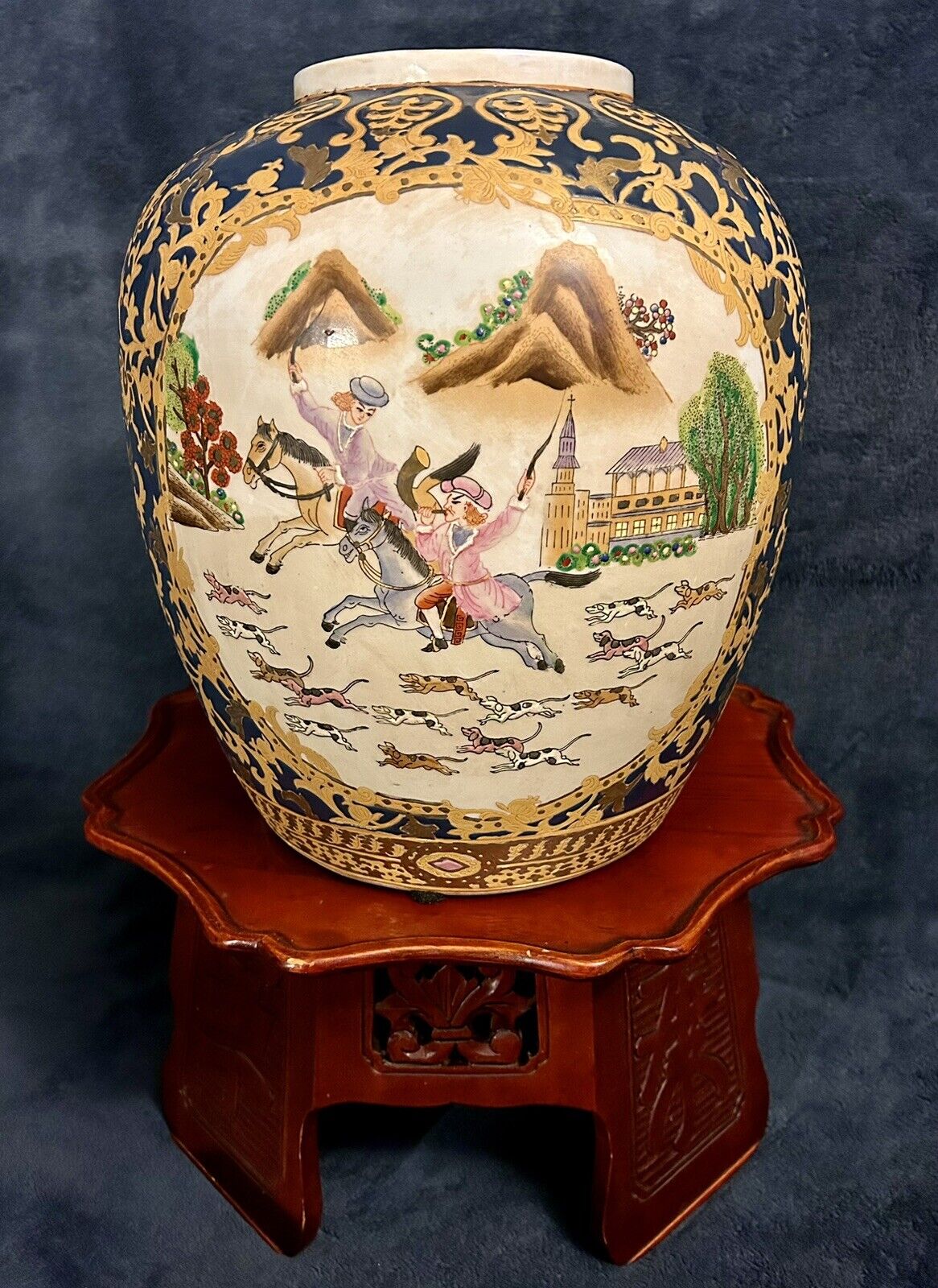Chinese Qianlong Export Porcelain Storage Jar Hand Enameled Colonial Hunt Scene
