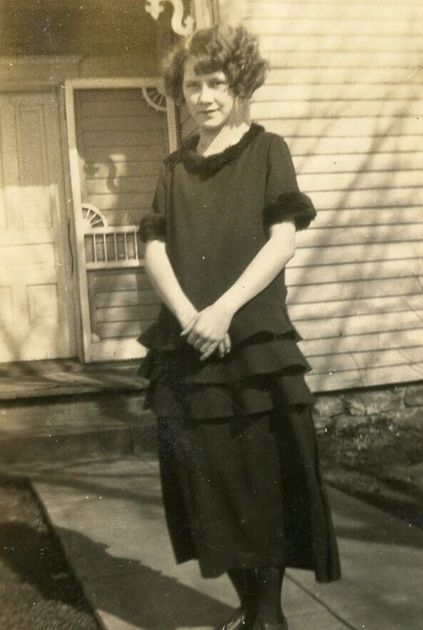 X407 Original Vtg Photo WOMAN IN RUFFLED DRESS, WAFFLE BOBBED HAIR c 1920\'s