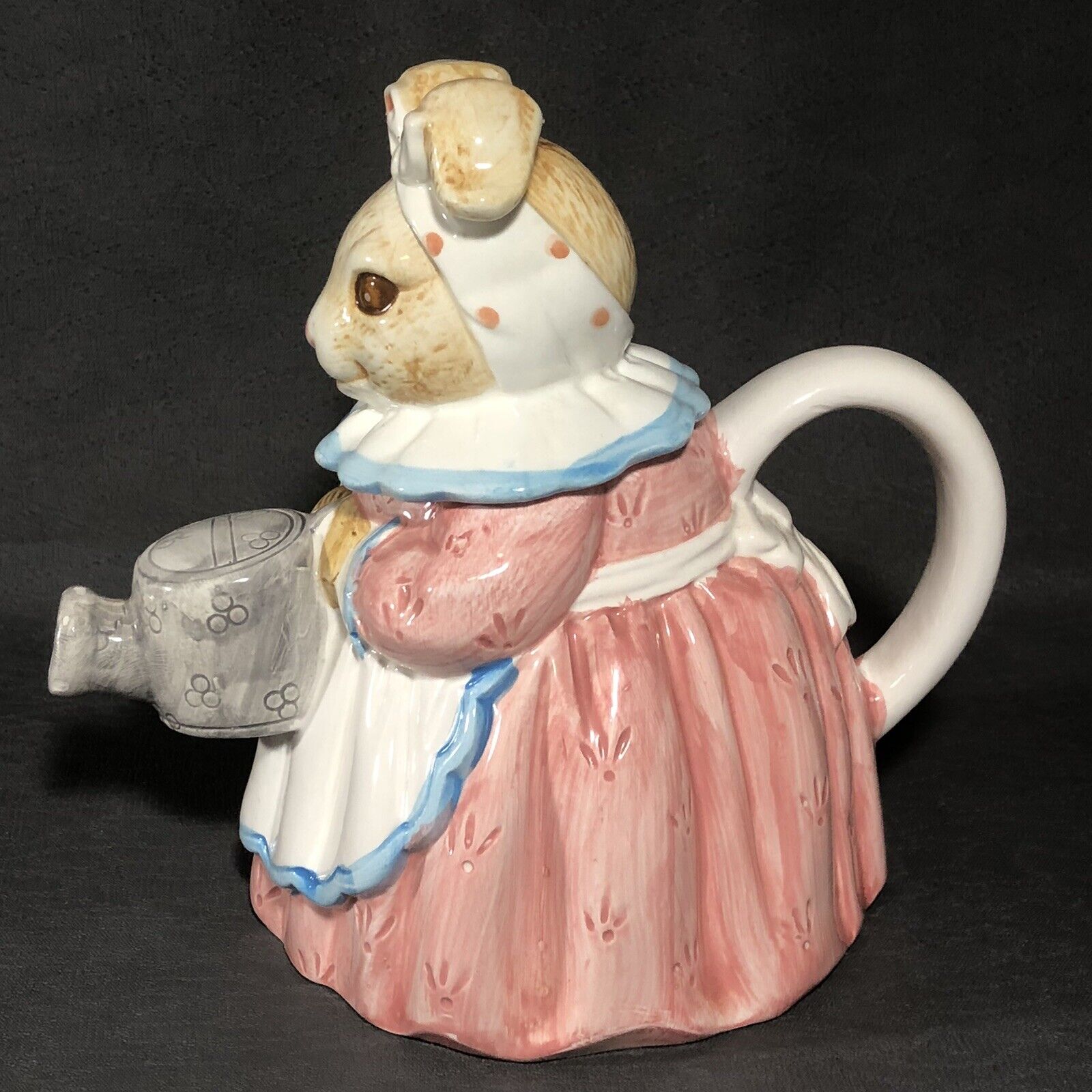 Vintage Mrs. Rabbit Teapot Heritage Mint Ceramic Bunny Shaped Decorative 7.5\