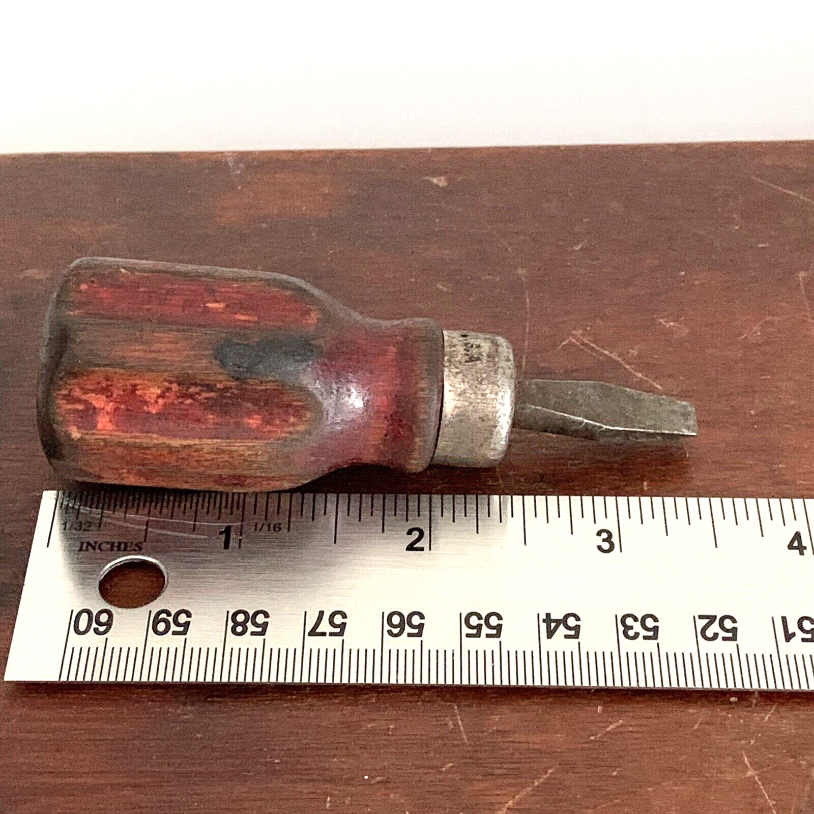 VINTAGE  Made in USA Short Stubby Screw Driver Flat Head red WOOD Handle 3.5\