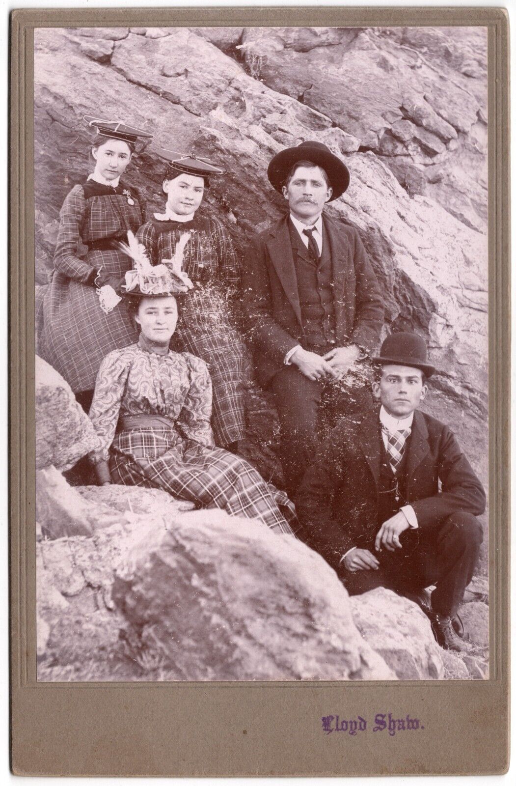 CIRCA 1900s CABINET CARD LLOYD STUDIO FAMILY OUTING GROUP ON ROCK FACE BYRD